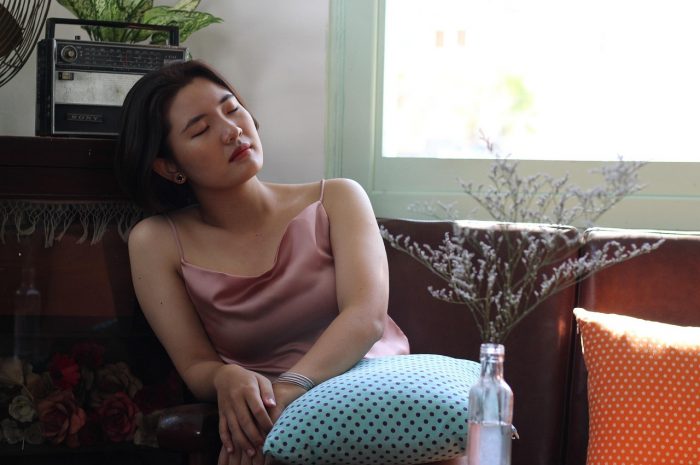 为什么诚实和幽默在视频约会中最有效