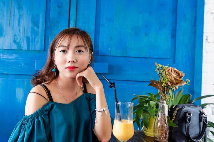 如何成功度过12次与陌生人约会的经历