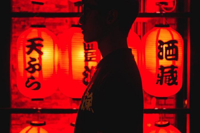 如何在聊天中保持神秘和在线礼仪