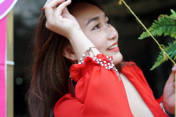 通过短信调情初学者指南和技巧