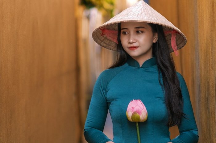 与陌生人聊天时如何应对诡异信息